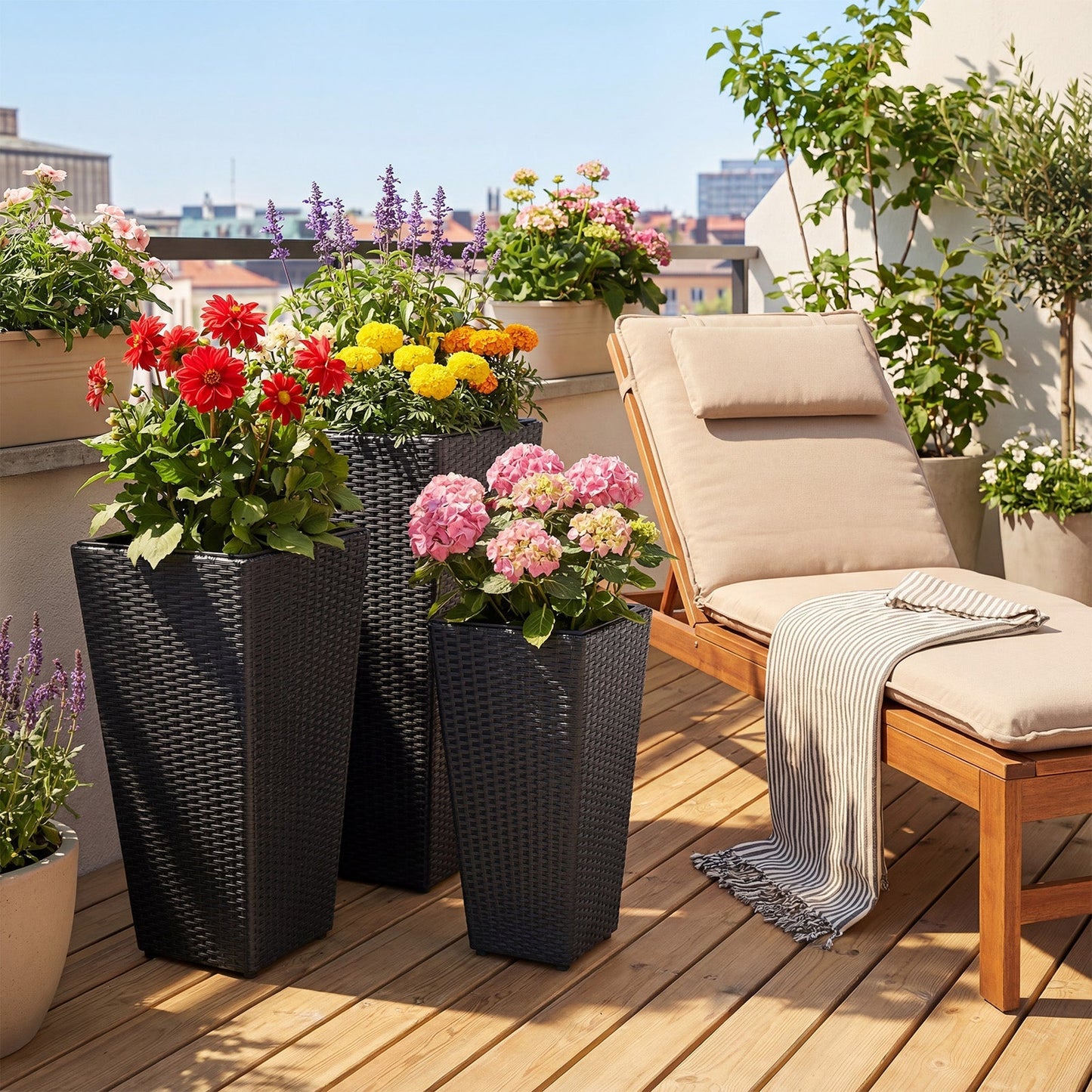 3-Piece Wicker Planters Tapered PP Rattan Plant Boxes with Plastic Flower Pots-Black