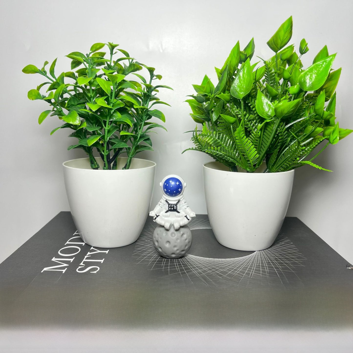 Artificial Plastic Potted Plants for Home Decoration