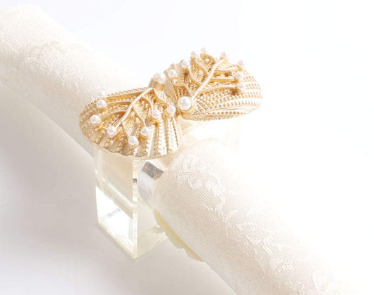 Fennco Styles Decorative Coastal Sea Creatures Design Napkin Rings - Set of 4 (Pearl Seashells)