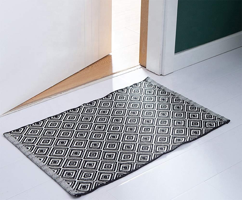 Fennco Styles Woven Classic Diamond Geometric Small Area Rug - Cotton Blend Carpet Indoor Outdoor Floor Mat for Living Room, Entryway, Bedroom and Floor Décor