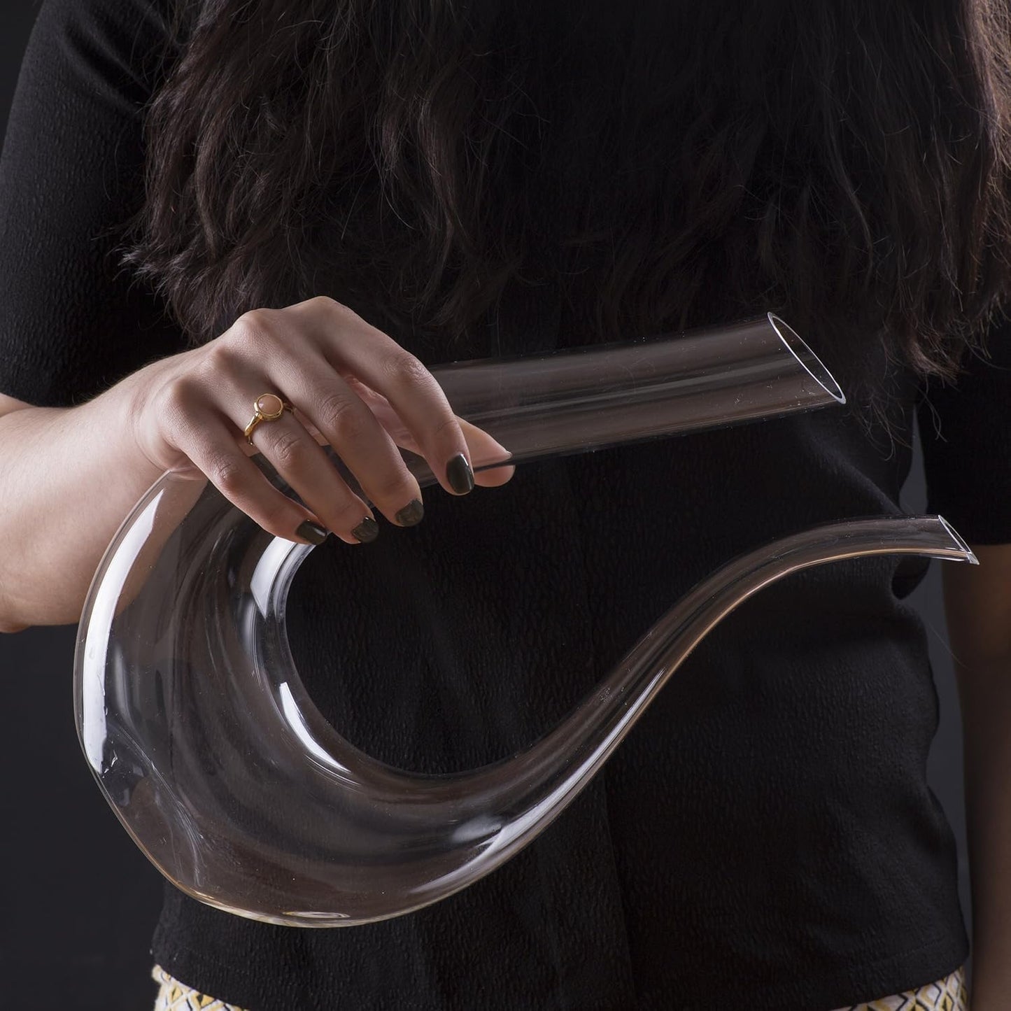 U-Shaped Glass Wine & Aerator- Amadeo Unique Curved Wine Decanters - 25 OZ