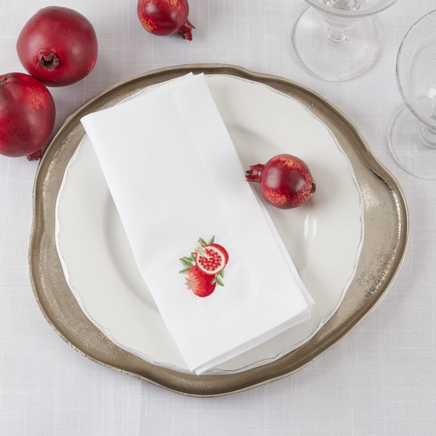 Fennco Styles Country Embroidered Pheasant Cloth Napkins 20" W x 20" L, Set of 4 - White Elegant Dinner Napkins for Dining Table, Family Gatherings, Banquets & Home Décor