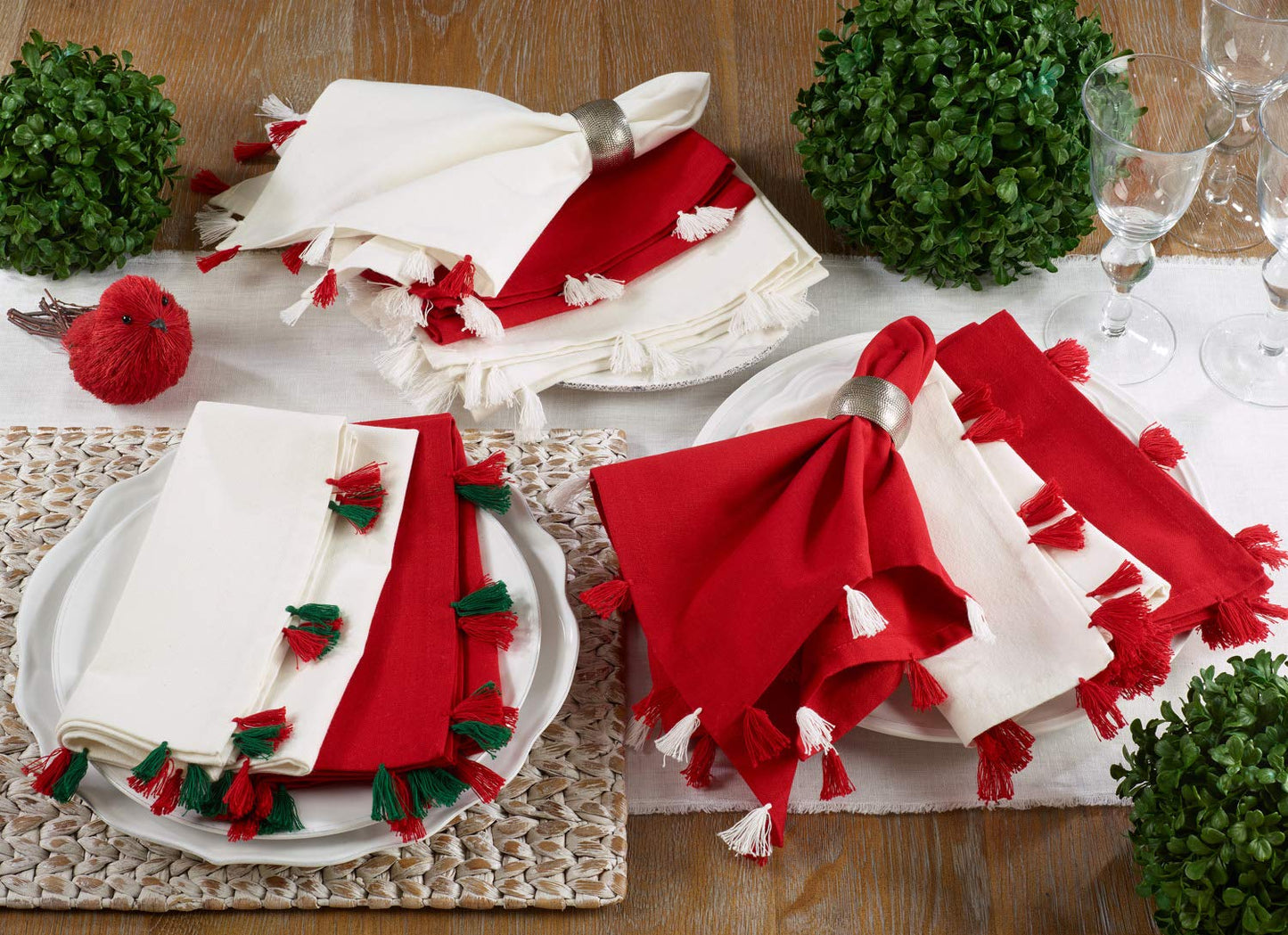 Fennco Styles Holiday Christmas Decorative 100% Cotton Napkins with Tassel - Set of 4 (Red)