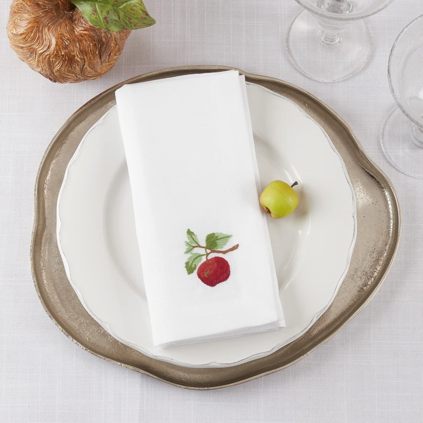 Fennco Styles Country Embroidered Pheasant Cloth Napkins 20" W x 20" L, Set of 4 - White Elegant Dinner Napkins for Dining Table, Family Gatherings, Banquets & Home Décor