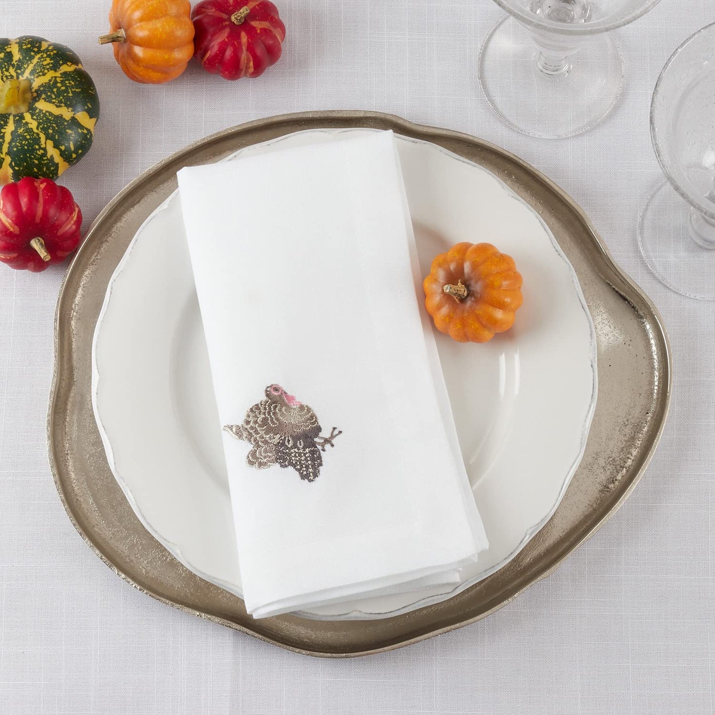 Fennco Styles Country Embroidered Pheasant Cloth Napkins 20" W x 20" L, Set of 4 - White Elegant Dinner Napkins for Dining Table, Family Gatherings, Banquets & Home Décor
