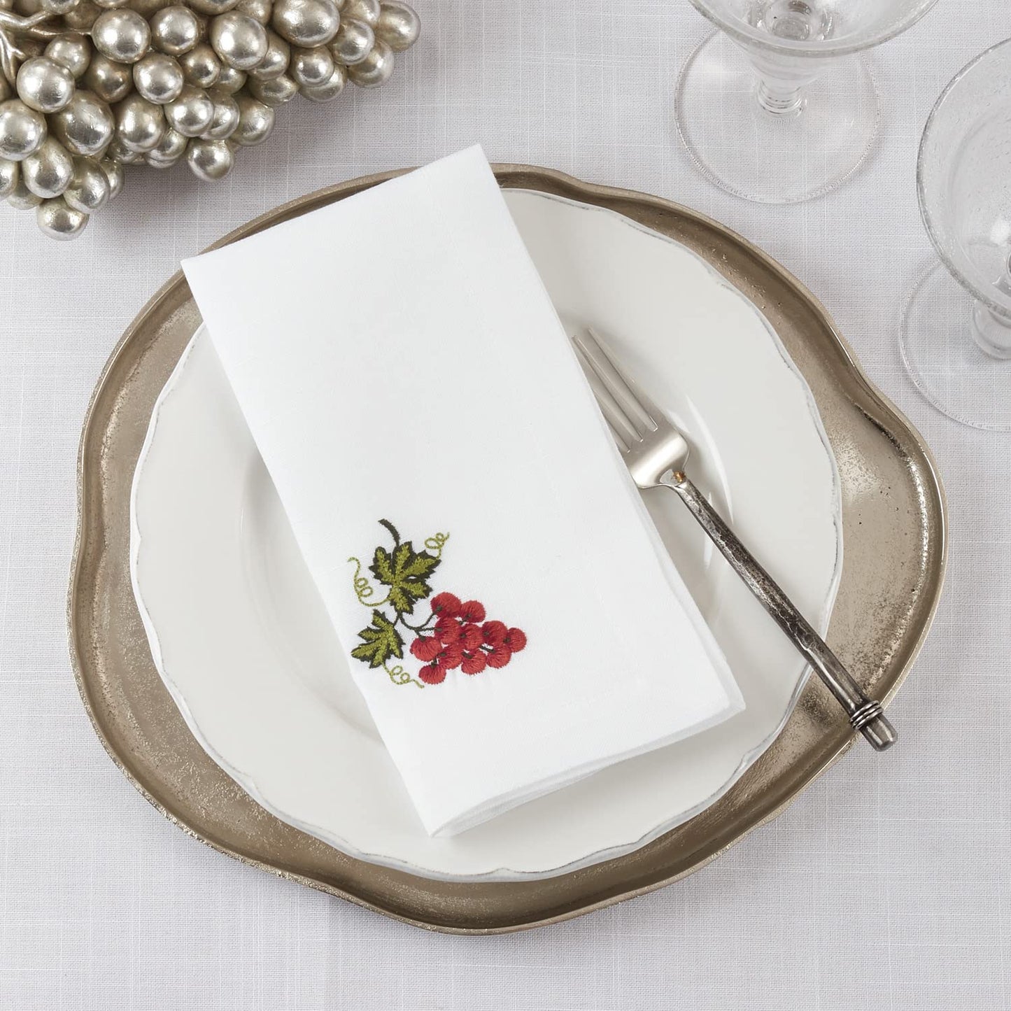 Fennco Styles Country Embroidered Pheasant Cloth Napkins 20" W x 20" L, Set of 4 - White Elegant Dinner Napkins for Dining Table, Family Gatherings, Banquets & Home Décor