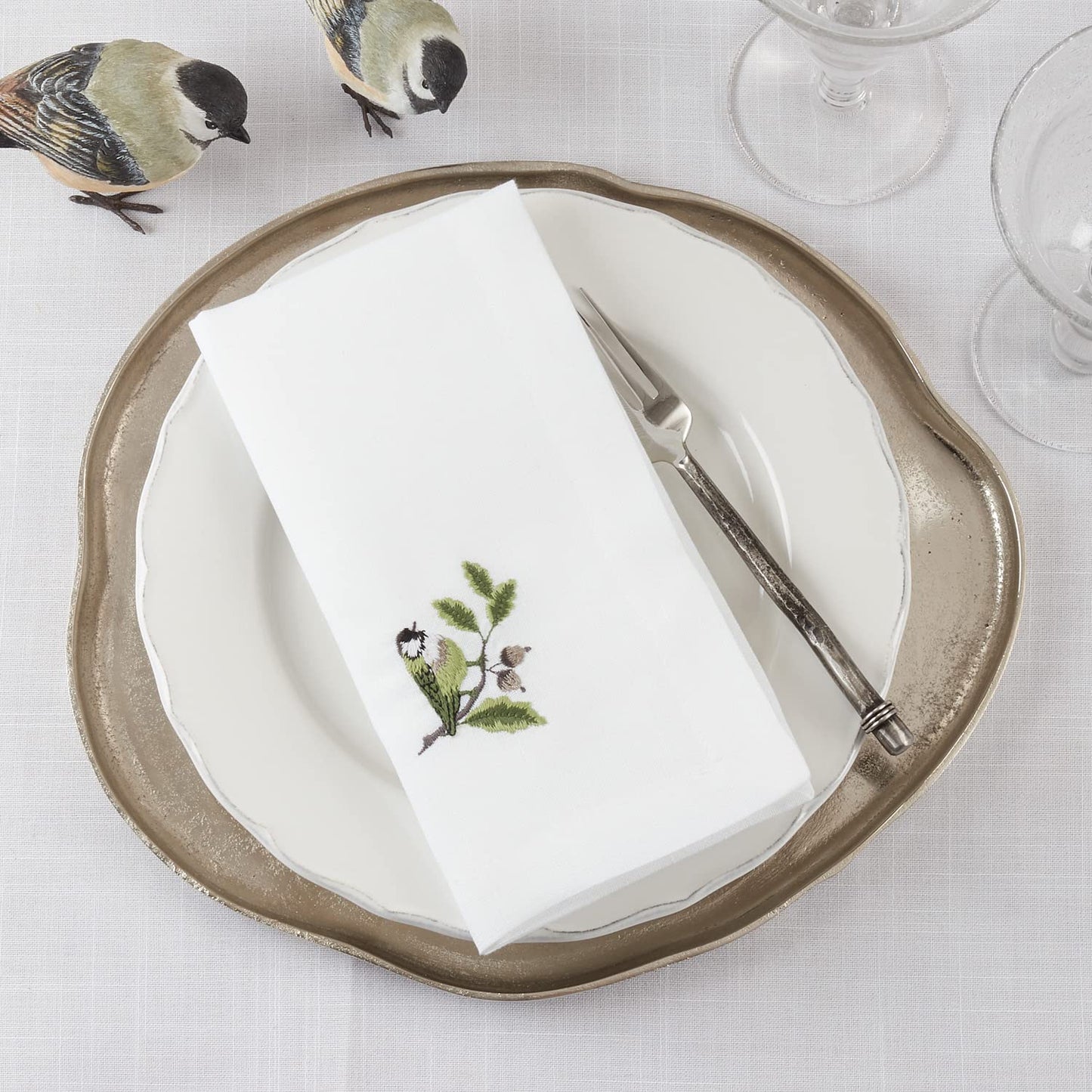Fennco Styles Country Embroidered Pheasant Cloth Napkins 20" W x 20" L, Set of 4 - White Elegant Dinner Napkins for Dining Table, Family Gatherings, Banquets & Home Décor