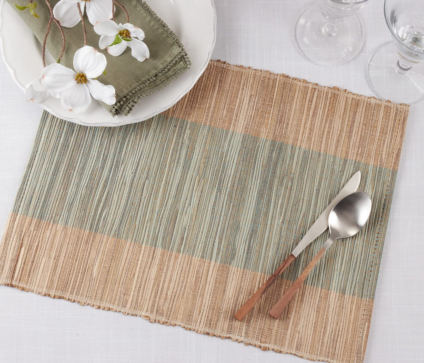 Fennco Styles Modern Water Hyacinth Banded Placemats 14 x 19 Inch, Set of 4 - Shimmering Table Mats for Home Décor, Dining Table, Banquets, Holiday and Special Events