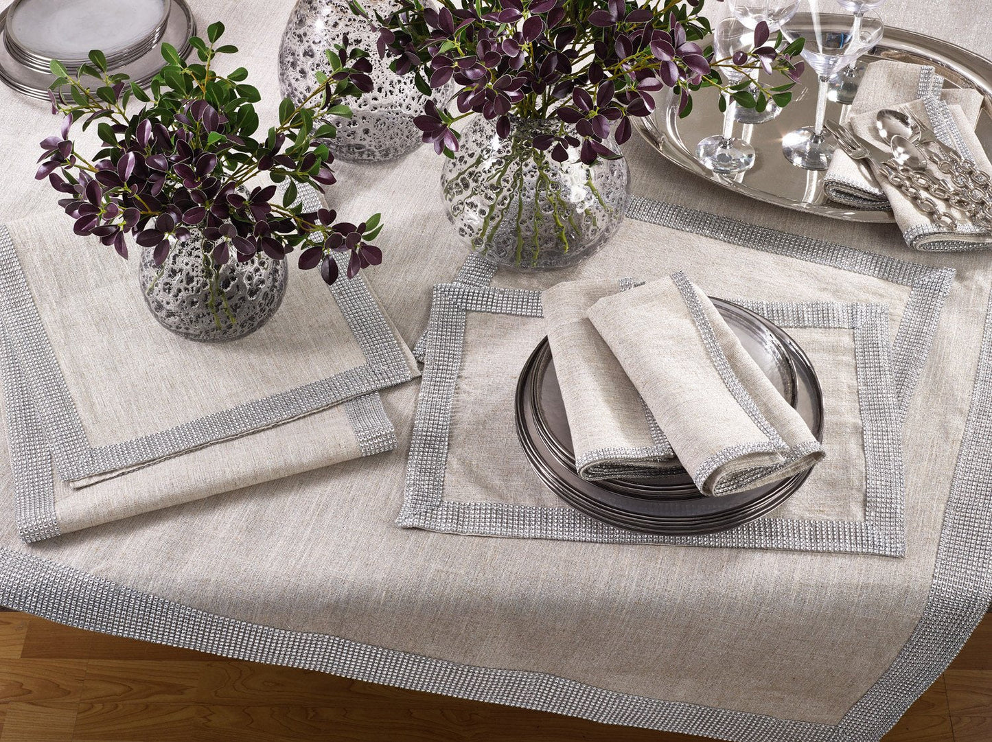 Fennco Styles Elegant Lily Collection Studded Design Cloth Napkins 20" W x 20" L, Set of 4 - White Rhinestone Dinner Napkins for Dining Table, Banquets, Family Gathering and Special Occasion