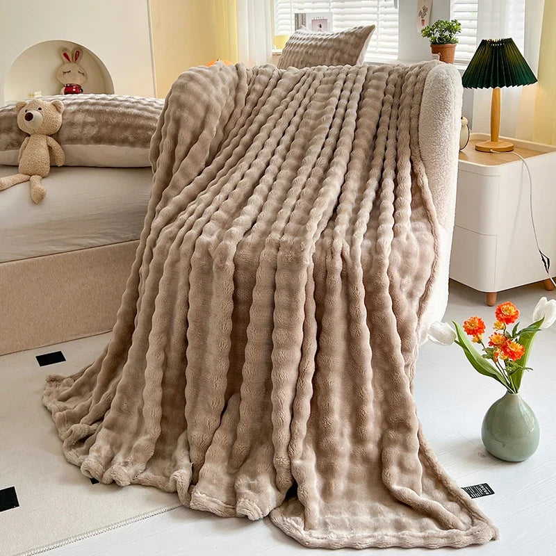 White Luxury Imitation Fur Plush Blanket Warm Super Soft Blankets Bed Sofa Cover Fluffy Throw Blanket for Bedroom Couch Travel