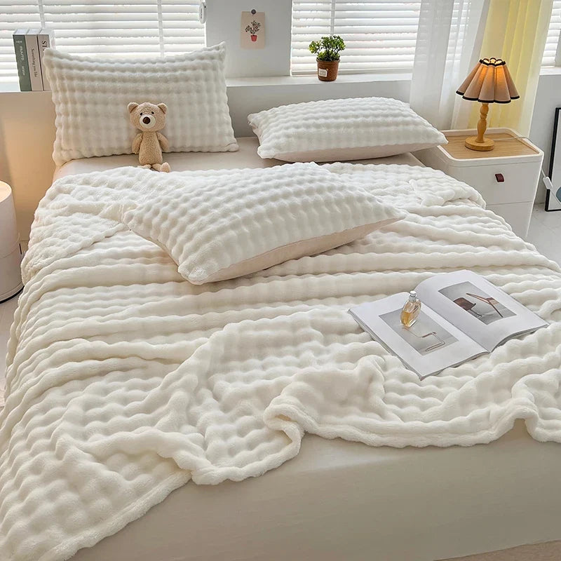 White Luxury Imitation Fur Plush Blanket Warm Super Soft Blankets Bed Sofa Cover Fluffy Throw Blanket for Bedroom Couch Travel
