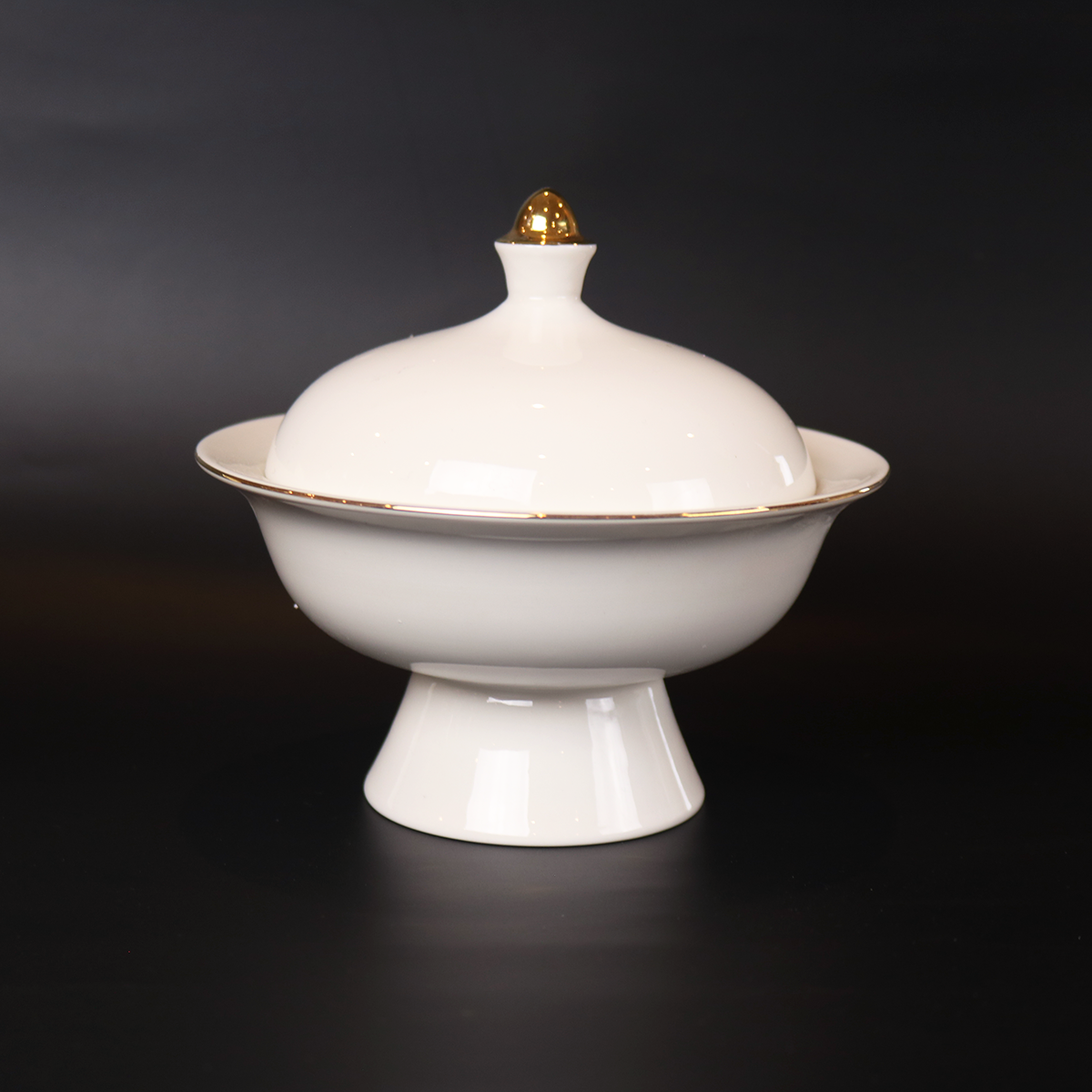 White Versaille Soup Bowl with Lid- Set of 4